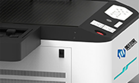 6 Durchlaufgeschwindigkeit CMYK UV-Flachbettdrucker mit hoher Kapazität für mehrere Materialien